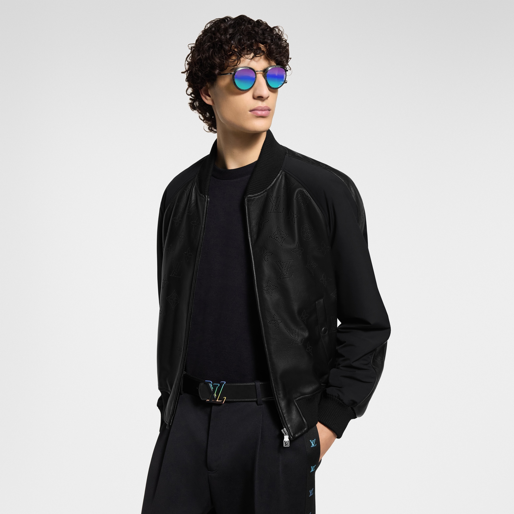 เข็มขัดรุ่น LV Dimension ขนาด 40 มม. ใส่ได้ทั้งสองด้าน  in ผู้ชาย