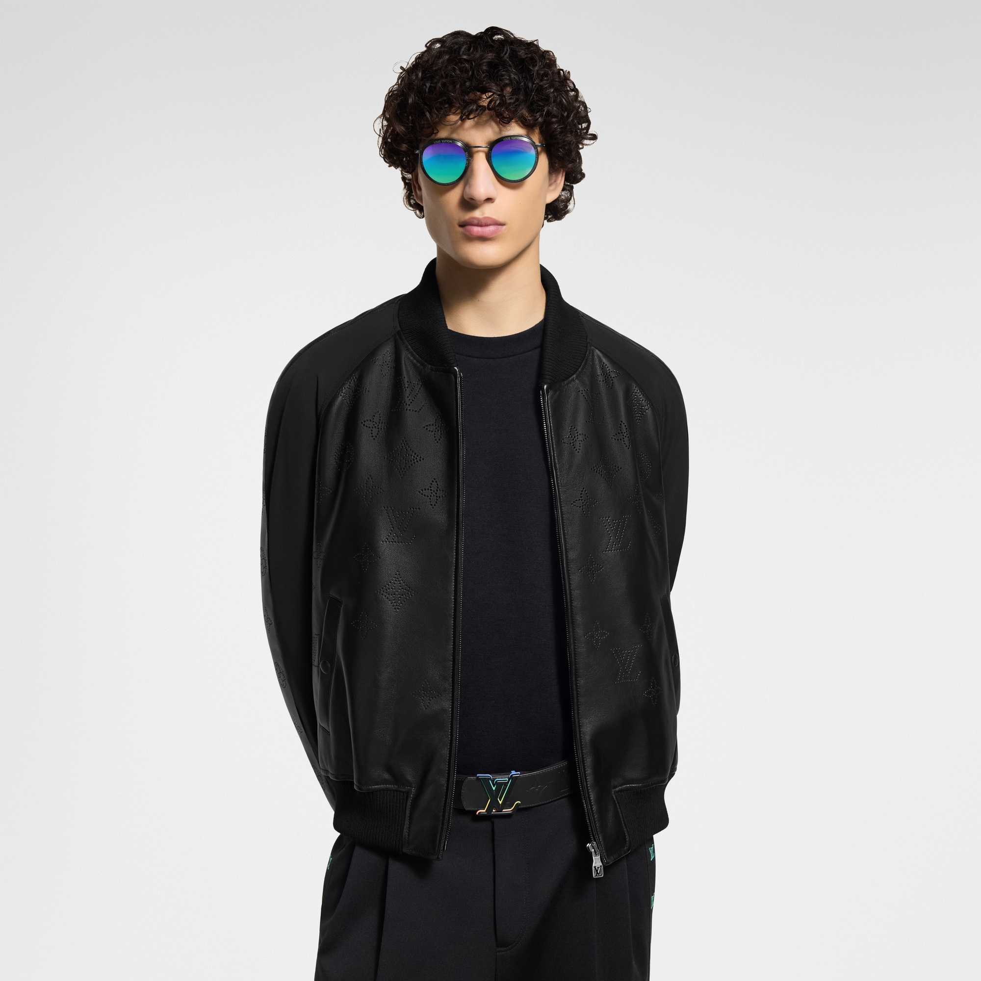 เข็มขัดรุ่น LV Dimension ขนาด 40 มม. ใส่ได้ทั้งสองด้าน  in ผู้ชาย