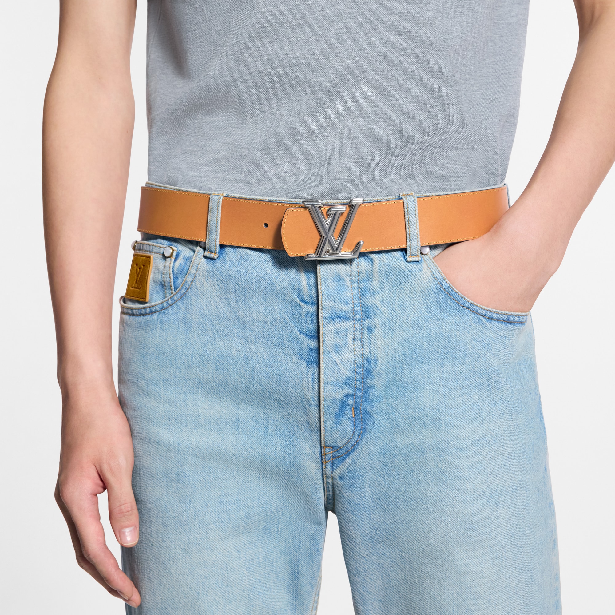 เข็มขัดรุ่น LV Dimension ขนาด 40 มม. ใส่ได้ทั้งสองด้าน  in ผู้ชาย