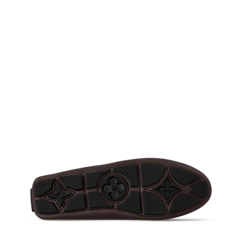 รองเท้ามอคคาซินรุ่น LV Driver in ผู้ชาย's รองเท้า รองเท้าโลฟเฟอร์ และ มอคคาซินสำหรับผู้ชาย collections by Louis Vuitton (การย่อ/ขยายผลิตภัณฑ์)