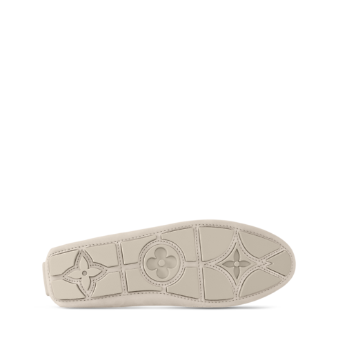 รองเท้ามอคคาซินรุ่น LV Driver in ผู้ชาย's รองเท้า รองเท้าโลฟเฟอร์ และ มอคคาซินสำหรับผู้ชาย collections by Louis Vuitton (การย่อ/ขยายผลิตภัณฑ์)