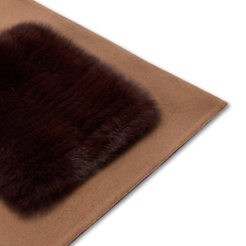 เคปรุ่น LV Foxy . in ผู้หญิง's แอคเซสเซอรี่ สิ่งทอสำหรับผู้หญิง collections by Louis Vuitton (การย่อ/ขยายผลิตภัณฑ์)