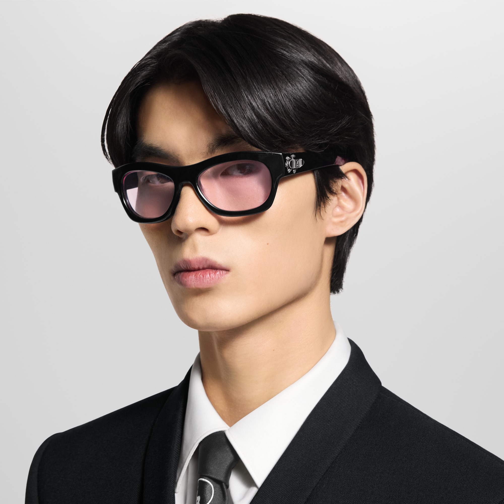 แว่นตากันแดดทรงสี่เหลี่ยมขอบมนรุ่น LV Frog . in ผู้ชาย