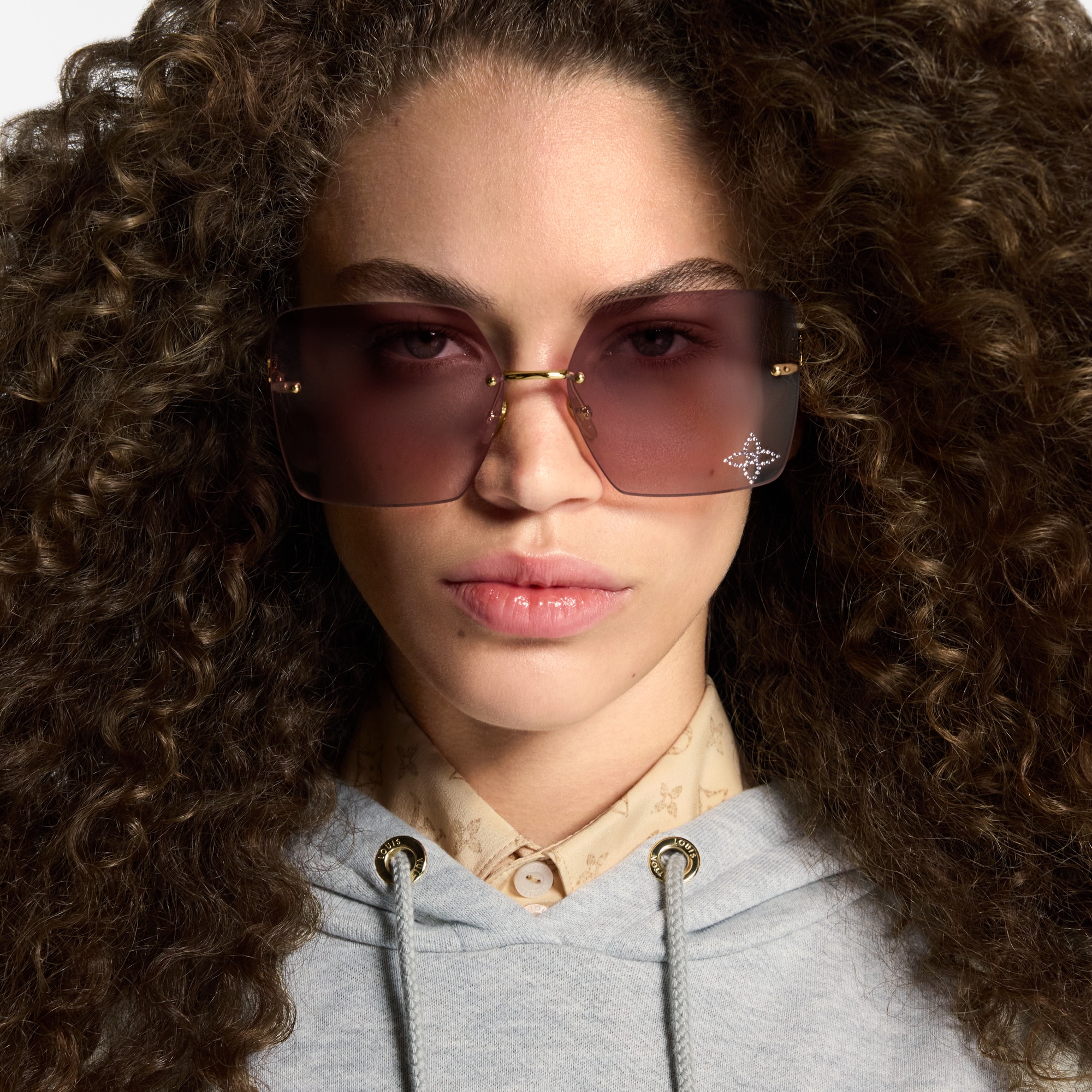 แว่นตากันแดดทรงสี่เหลี่ยมรุ่น LV Glam 2.0 . in ผู้หญิง