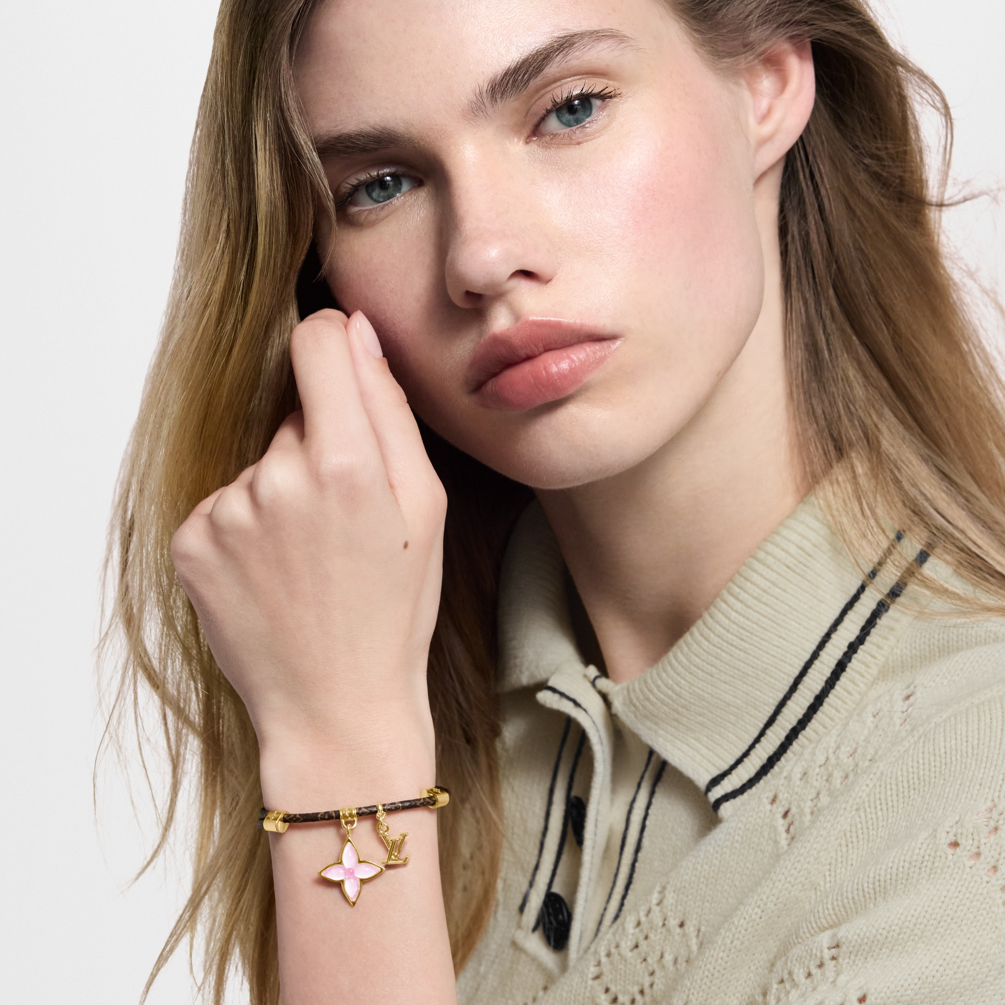 กำไลข้อมือรุ่น LV Gloss หนังประเภทอื่น in ผู้หญิง