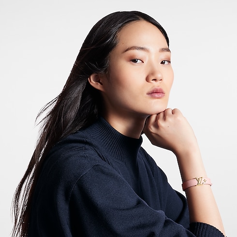 สร้อยข้อมือ LV Iconic หนังประเภทอื่น in Super Lucky Day's For Her } collections by Louis Vuitton (การย่อ/ขยายผลิตภัณฑ์)