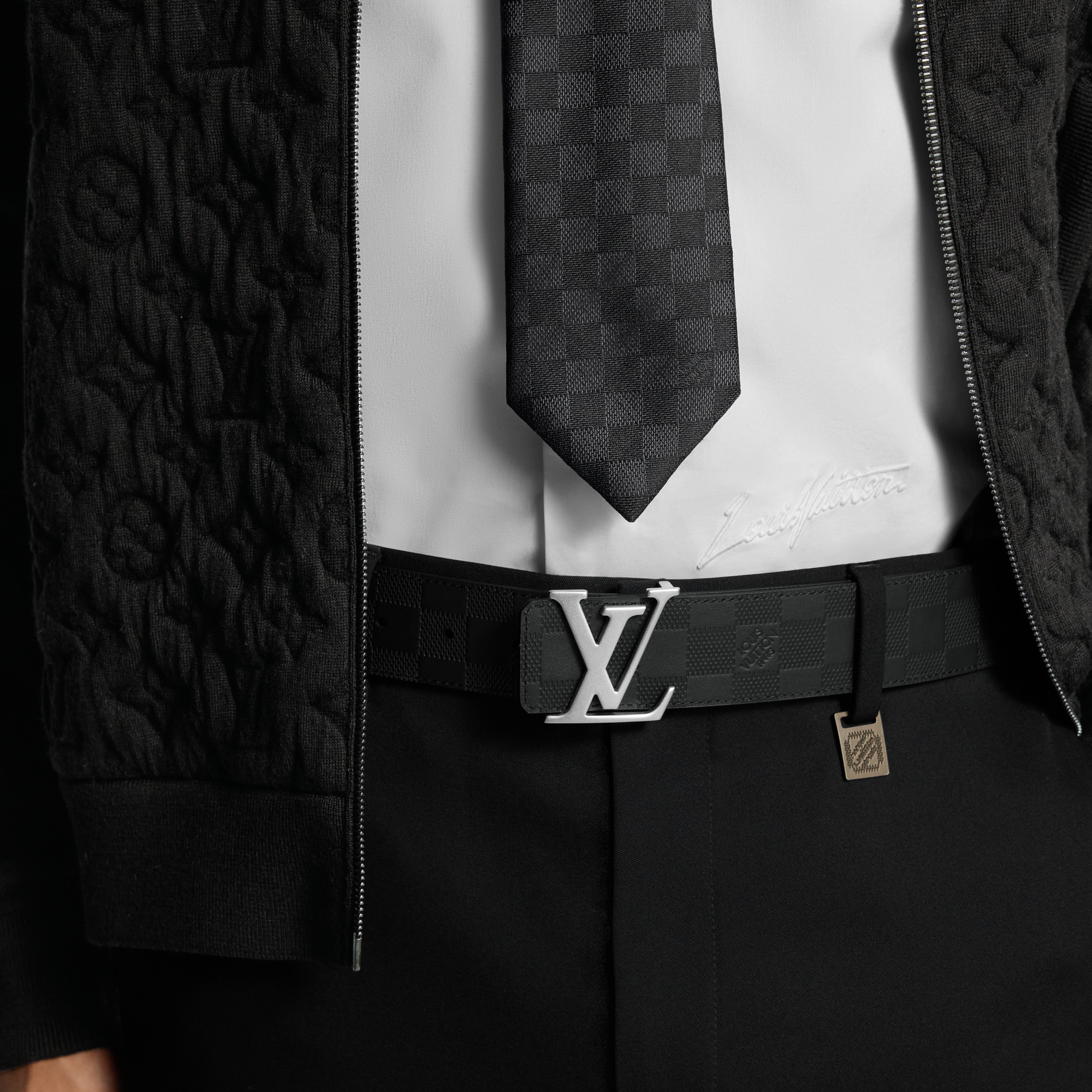 เข็มขัดรุ่น LV Initiales ขนาด 40 มม. ใส่ได้ทั้งสองด้าน Damier Infini in ผู้ชาย