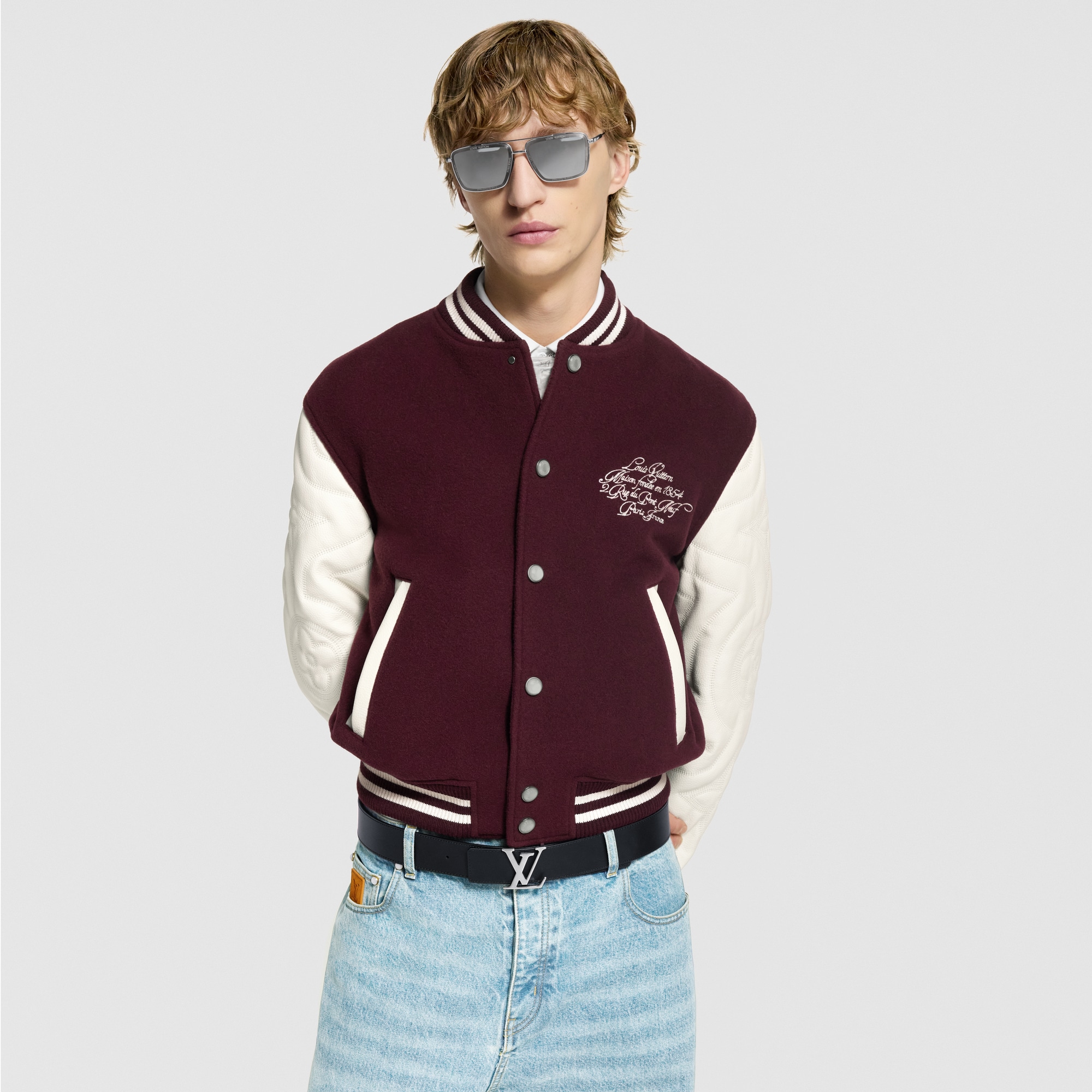 เข็มขัดรุ่น LV Initiales Blason ขนาด 40 มม. ใส่ได้ทั้งสองด้าน  in ผู้ชาย