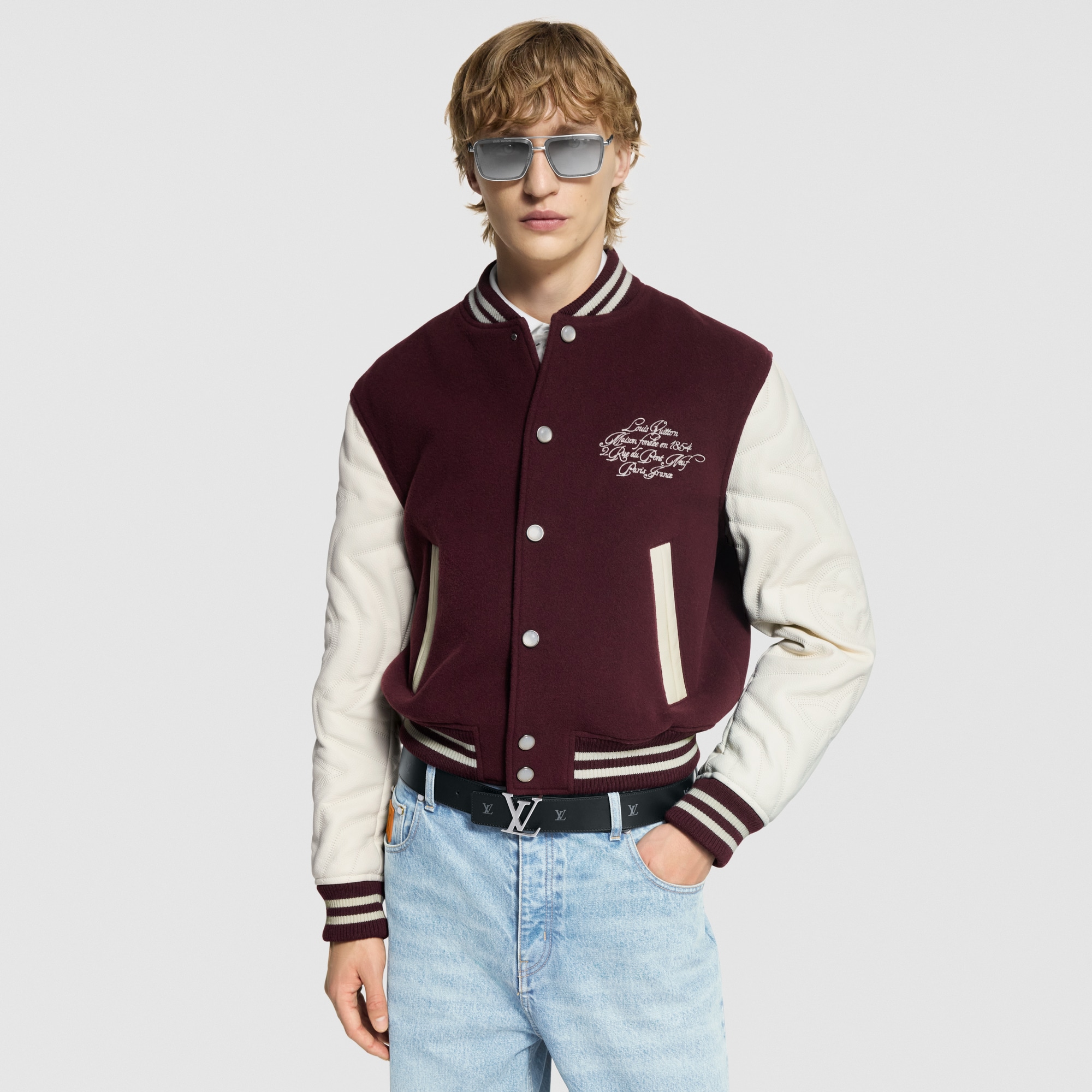 เข็มขัดรุ่น LV Initiales Blason ขนาด 40 มม. ใส่ได้ทั้งสองด้าน  in ผู้ชาย