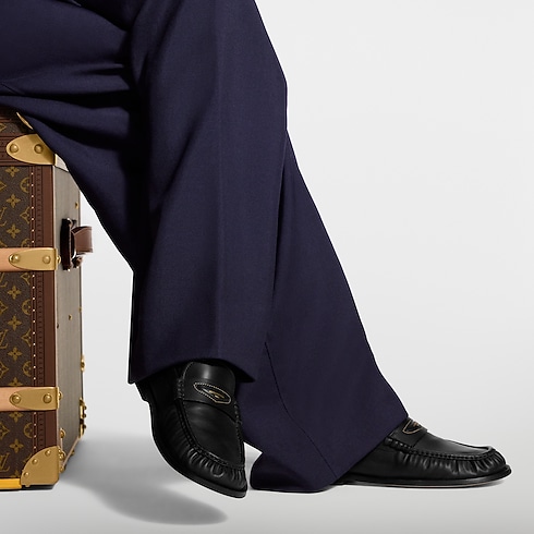 รองเท้าโลฟเฟอร์รุ่น LV Jazz in ผู้ชาย's รองเท้า รองเท้าโลฟเฟอร์ และ มอคคาซินสำหรับผู้ชาย collections by Louis Vuitton (การย่อ/ขยายผลิตภัณฑ์)