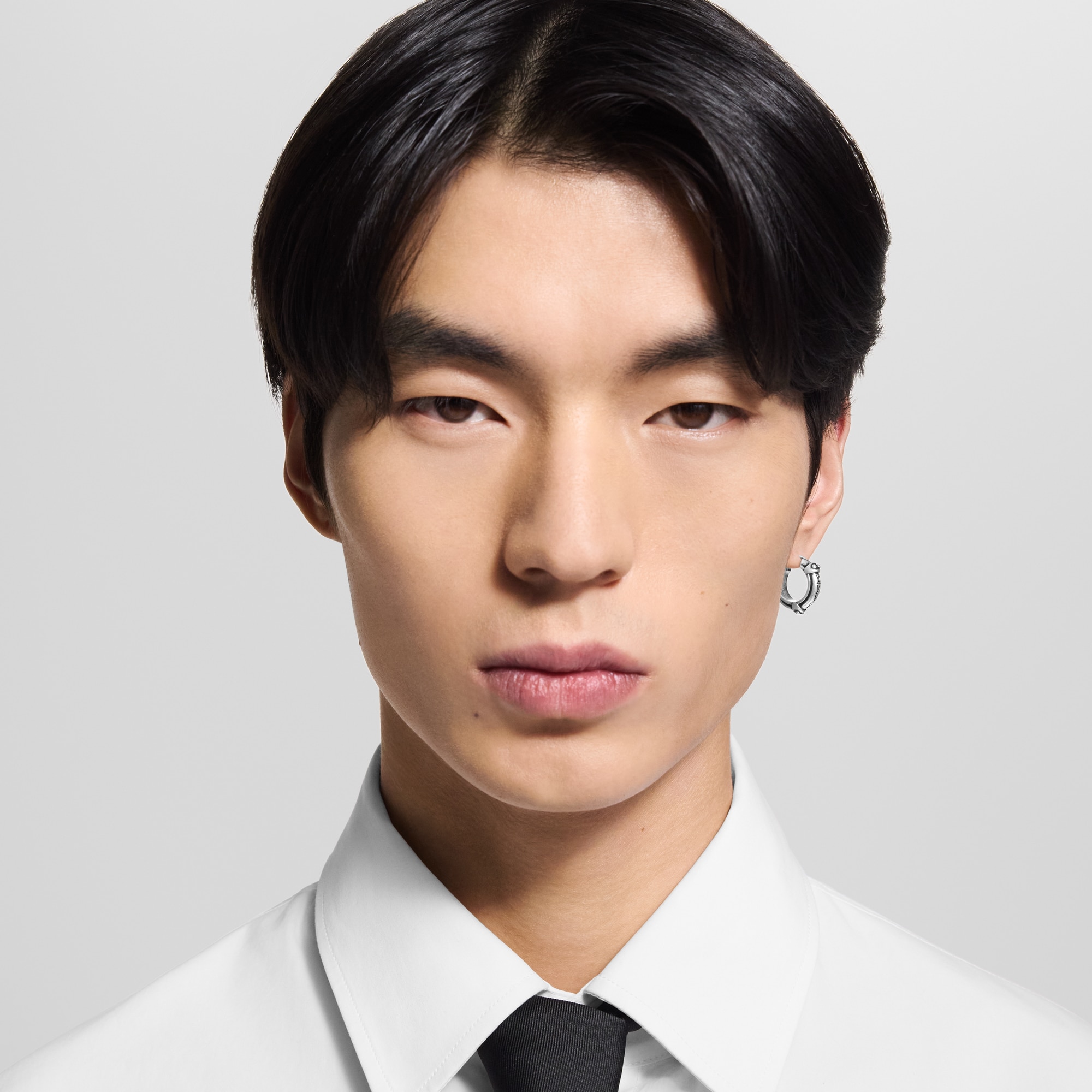 ต่างหูห่วง LV Lozine . in ผู้ชาย