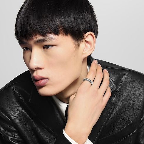 แหวน LV Lozine . in ผู้ชาย's แฟชั่นจิวเวลรี่ แหวน collections by Louis Vuitton (การย่อ/ขยายผลิตภัณฑ์)