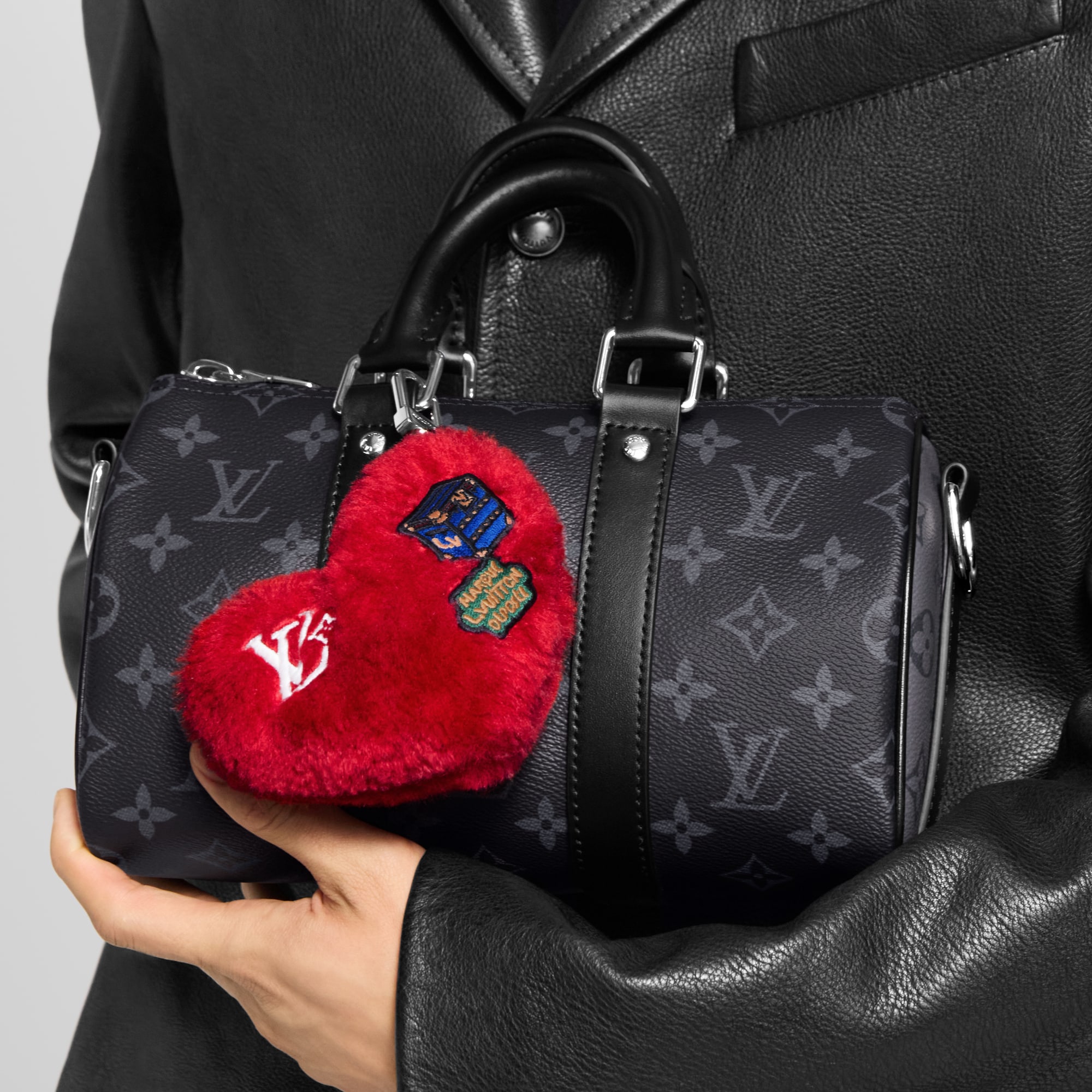ชาร์มห้อยกระเป๋ารุ่น LV Lucky Heart . in ผู้ชาย