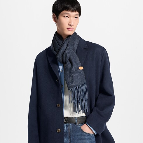 ผ้าพันคอรุ่น LV Malletier . in ผู้ชาย's แอคเซสเซอรี่ ผ้าพันคอสำหรับผู้ชาย collections by Louis Vuitton (การย่อ/ขยายผลิตภัณฑ์)