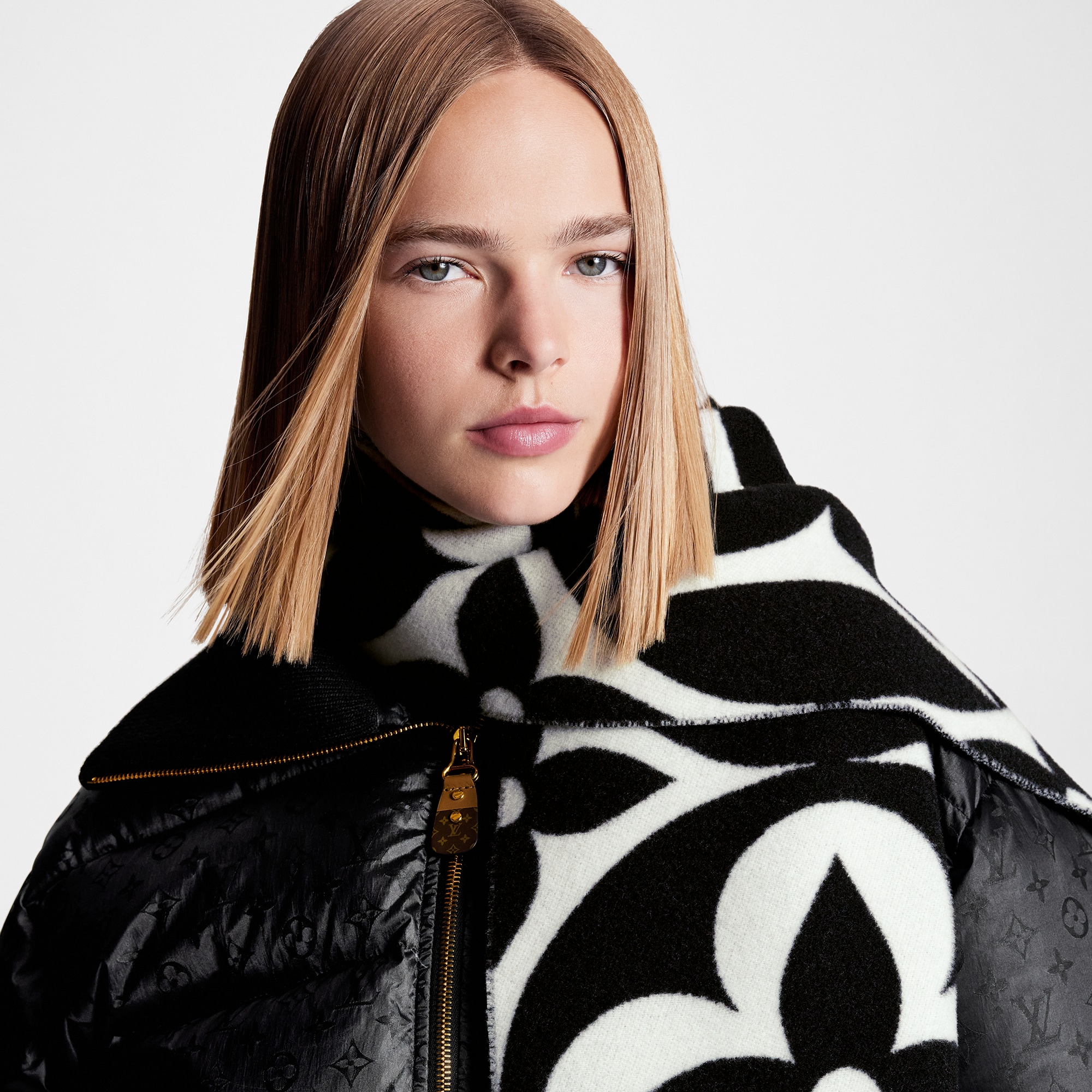 ผ้าพันคอรุ่น LV Medallion . in ผู้หญิง