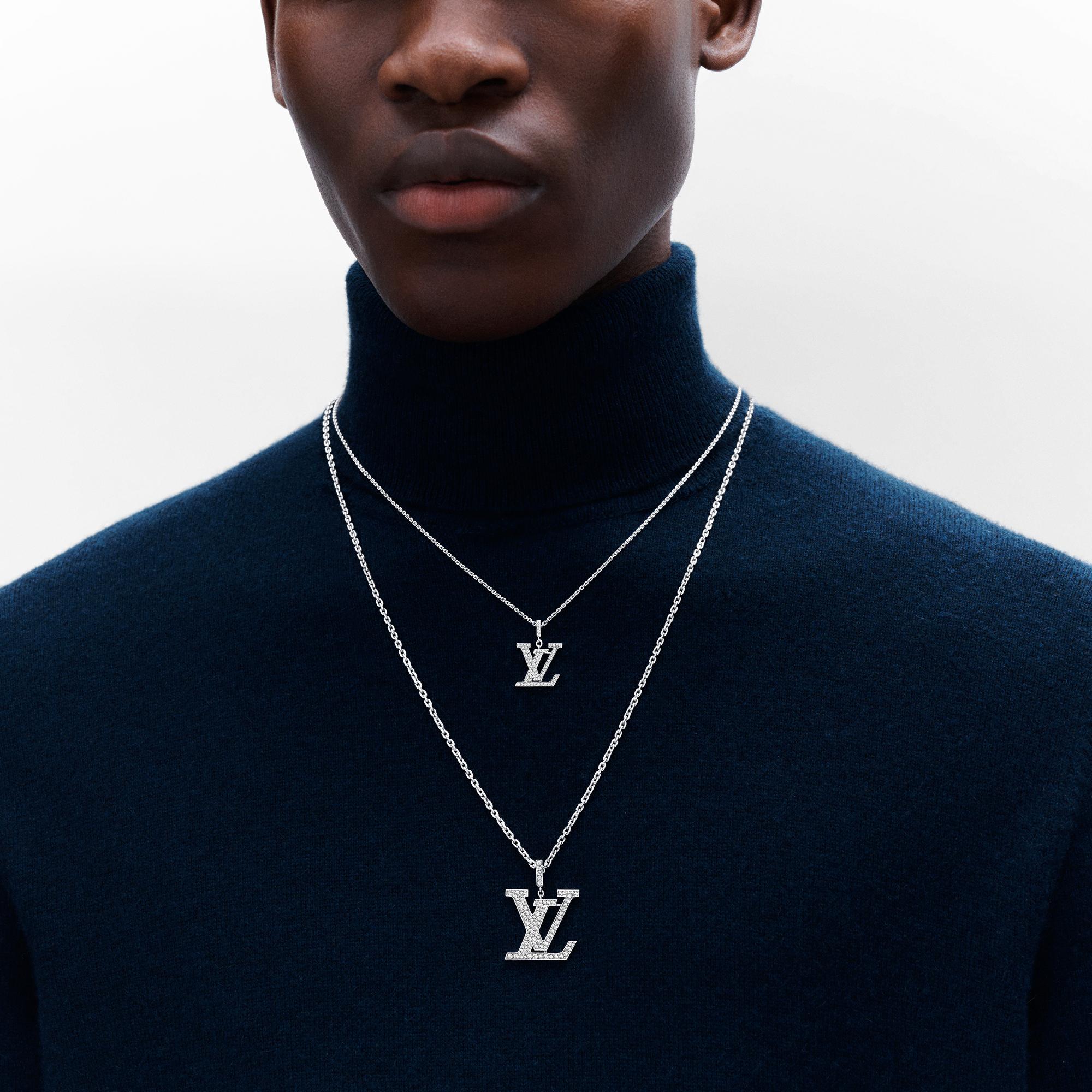 จี้ LV ขนาดกลาง ไวท์โกลด์และเพชร  in จิวเวลรี่