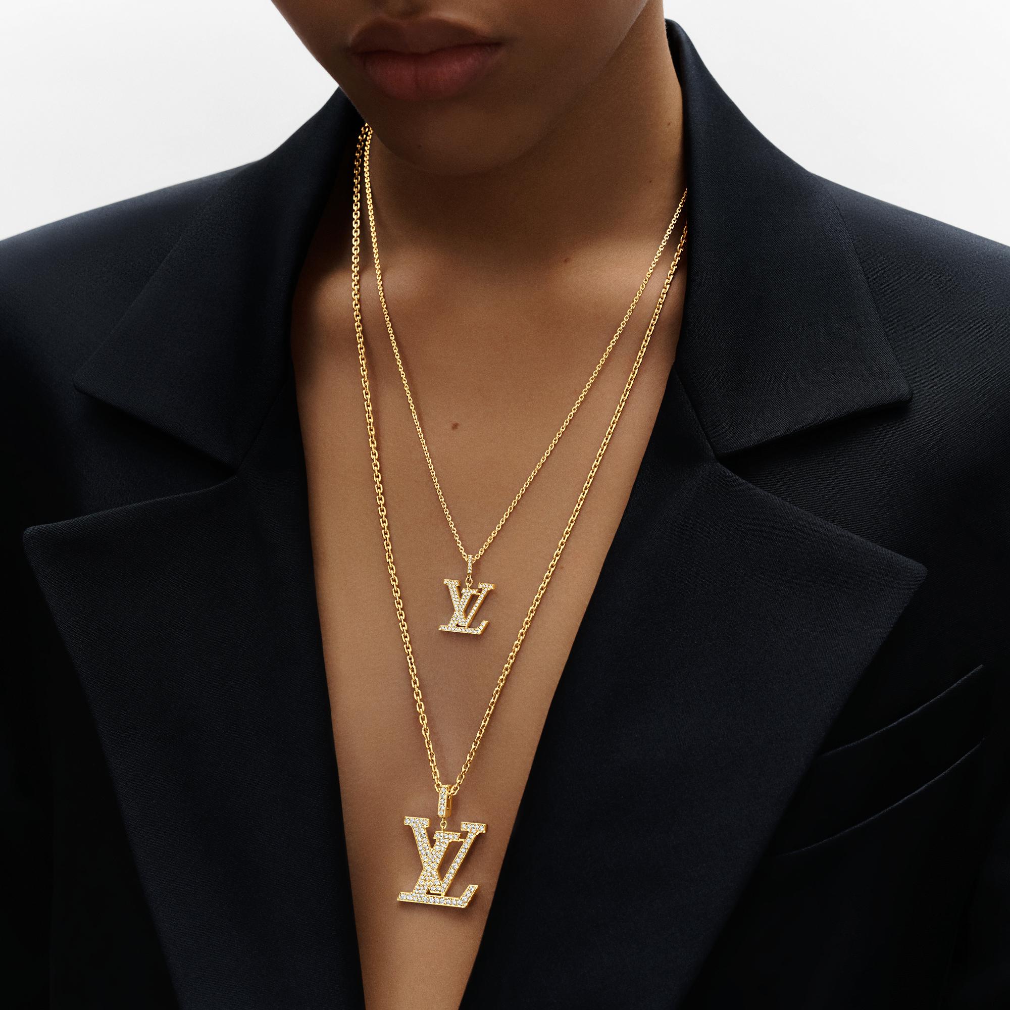 จี้ LV ขนาดใหญ่ เยลโลว์โกลด์และเพชร  in จิวเวลรี่