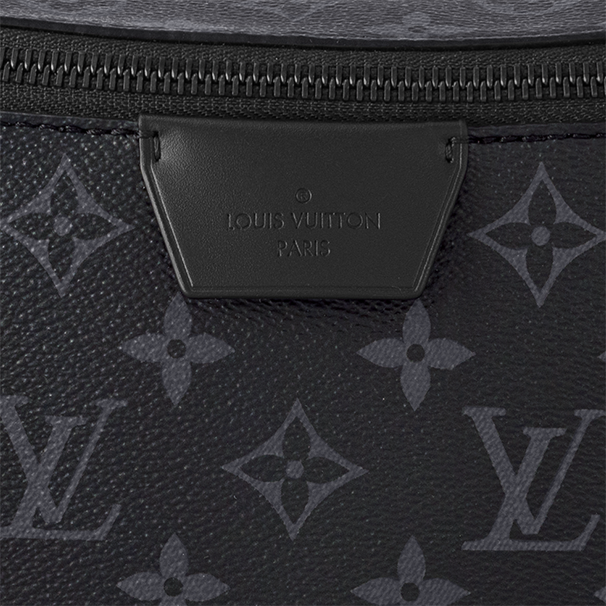 กระเป๋าครอสบอดี้รุ่น LV Moon Monogram Eclipse in ผู้ชาย