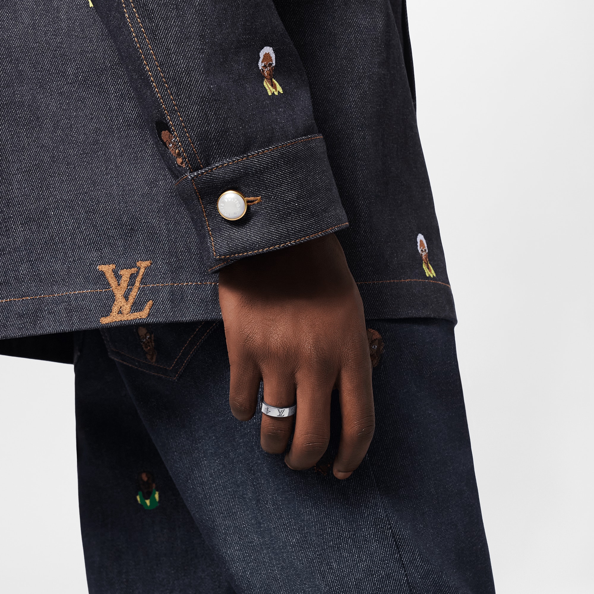 แหวนวงเล็ก LV Mosaic . in ผู้ชาย