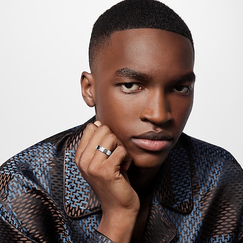 แหวนวงเล็ก LV Mosaic . in ผู้ชาย's แฟชั่นจิวเวลรี่ แหวน collections by Louis Vuitton (การย่อ/ขยายผลิตภัณฑ์)