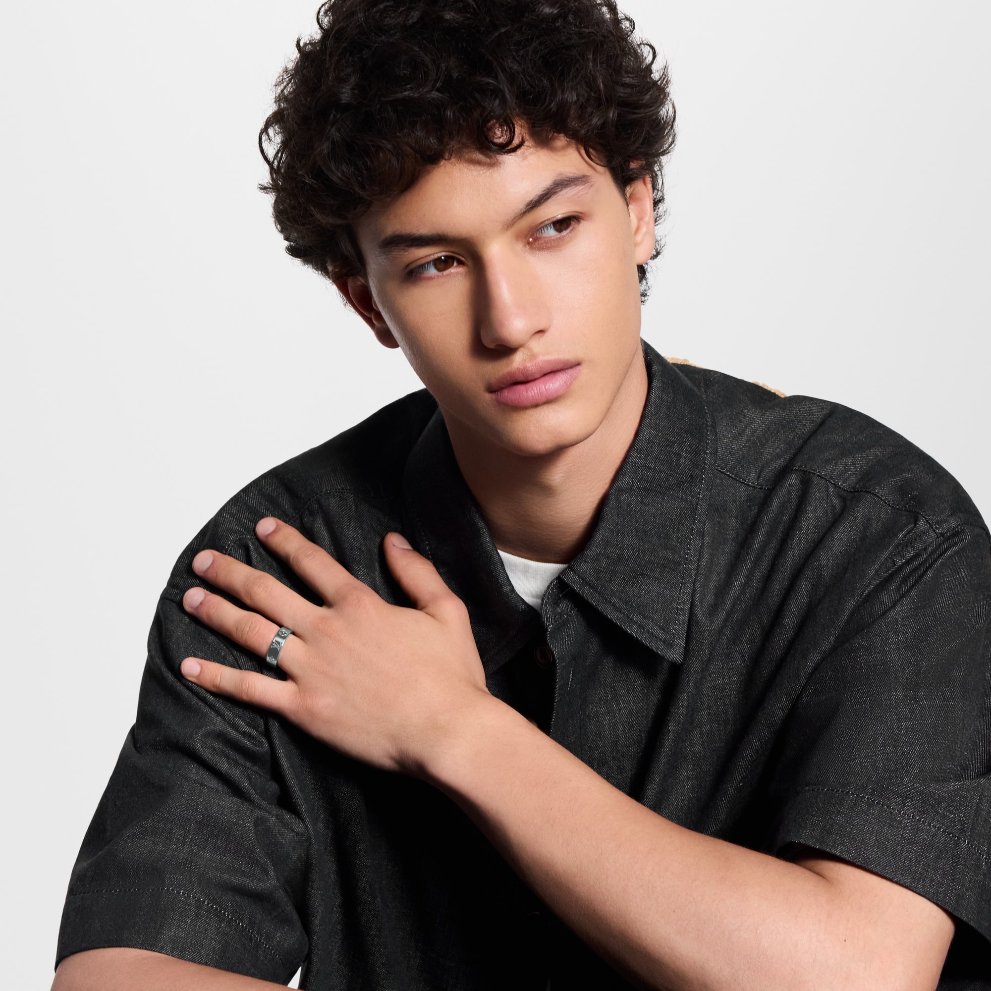 แหวนวงเล็ก LV Mosaic . in ผู้ชาย