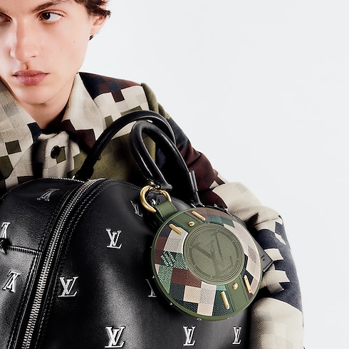 ลำโพงรุ่น LV Nanogram Damoflage in Les Extraordinaires's ศิลปะนาฬิกา อุปกรณ์เชื่อมต่อ collections by Louis Vuitton (การย่อ/ขยายผลิตภัณฑ์)