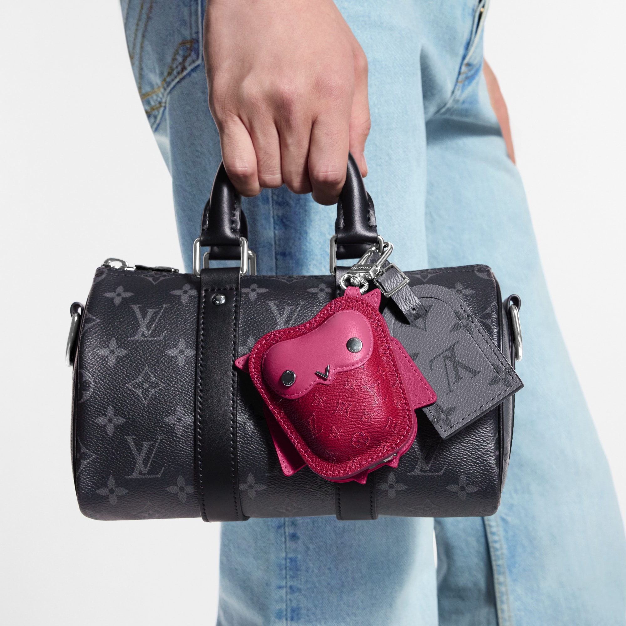 LV Owl Bag Charm . in ผู้ชาย