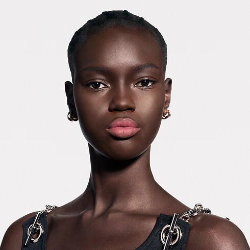 LV Rouge - ลิปสติกรีฟิลเนื้อแมตต์ in น้ำหอมและความงาม's ลิปสติก } collections by Louis Vuitton (การย่อ/ขยายผลิตภัณฑ์)