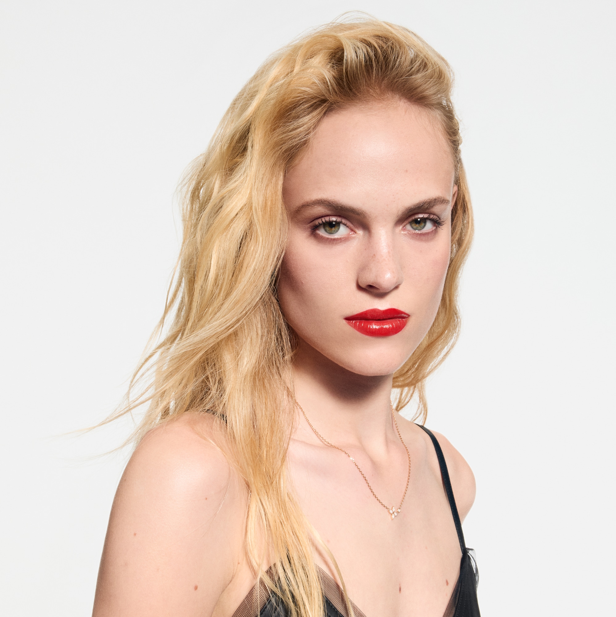 LV Rouge - ลิปสติกเนื้อซาติน   in น้ำหอมและความงาม