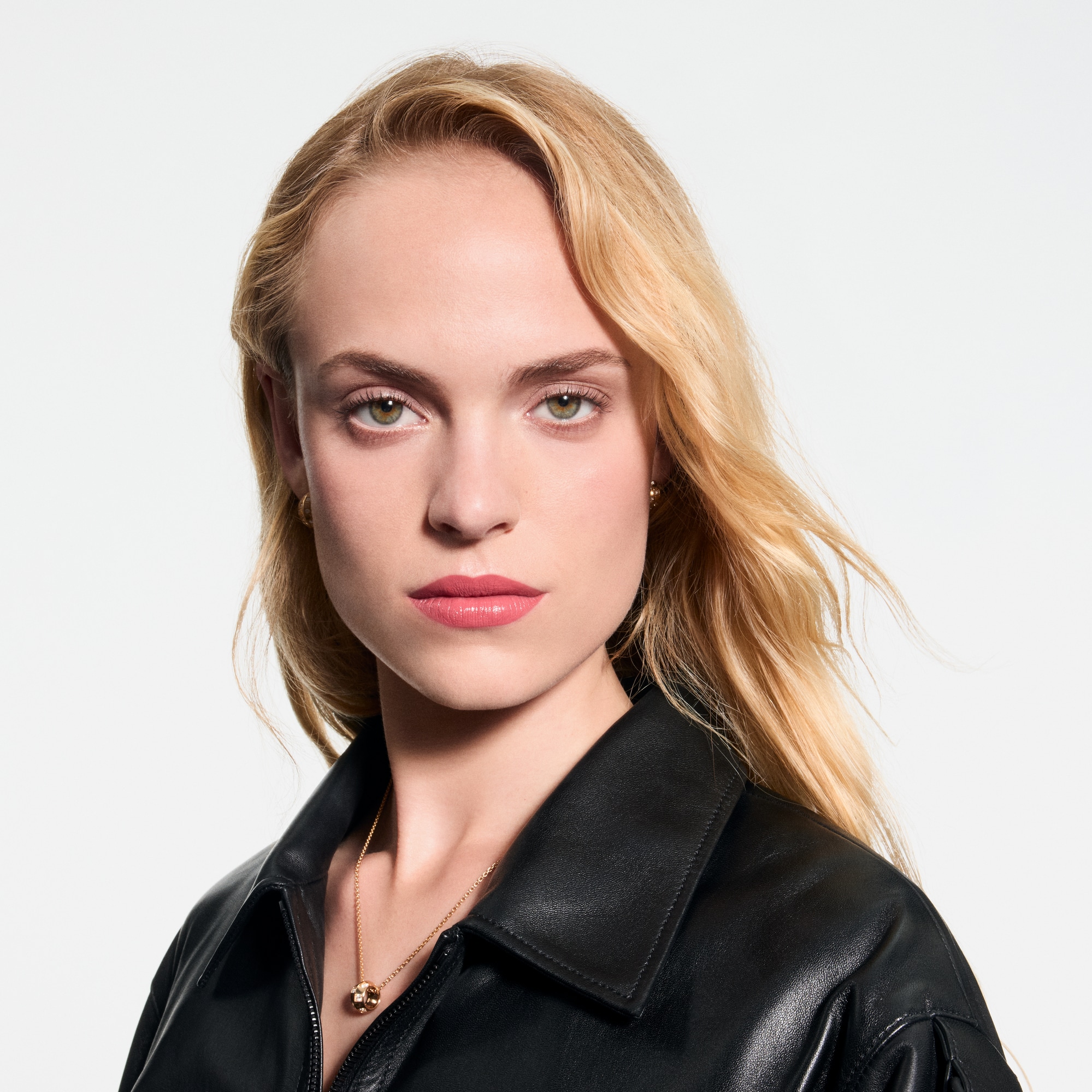 LV Rouge - ลิปสติกเนื้อซาติน   in น้ำหอมและความงาม