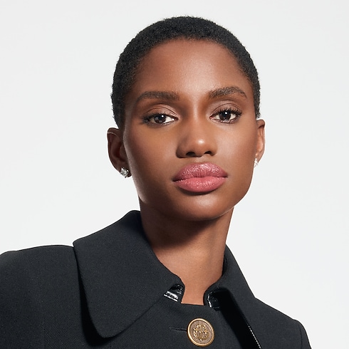 LV Rouge - รีฟิลลิปสติกเนื้อซาติน in น้ำหอมและความงาม's ลิปสติก } collections by Louis Vuitton (การย่อ/ขยายผลิตภัณฑ์)