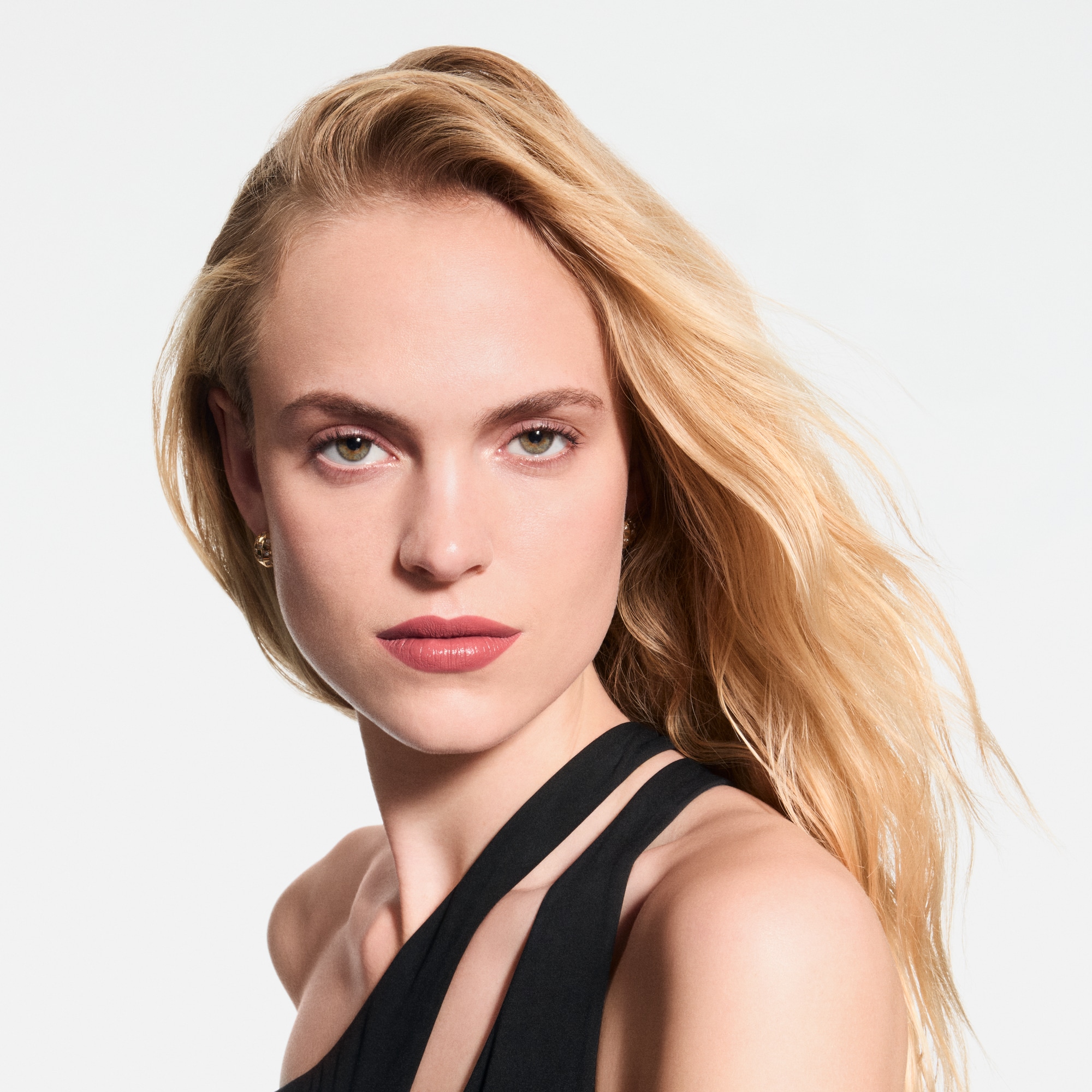 LV Rouge - รีฟิลลิปสติกเนื้อซาติน   in น้ำหอมและความงาม