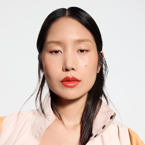 LV Rouge - รีฟิลลิปสติกเนื้อซาติน in น้ำหอมและความงาม's ลิปสติก } collections by Louis Vuitton (การย่อ/ขยายผลิตภัณฑ์)