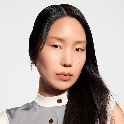 LV Rouge - รีฟิลลิปสติกเนื้อซาติน in น้ำหอมและความงาม's ลิปสติก } collections by Louis Vuitton (การย่อ/ขยายผลิตภัณฑ์)