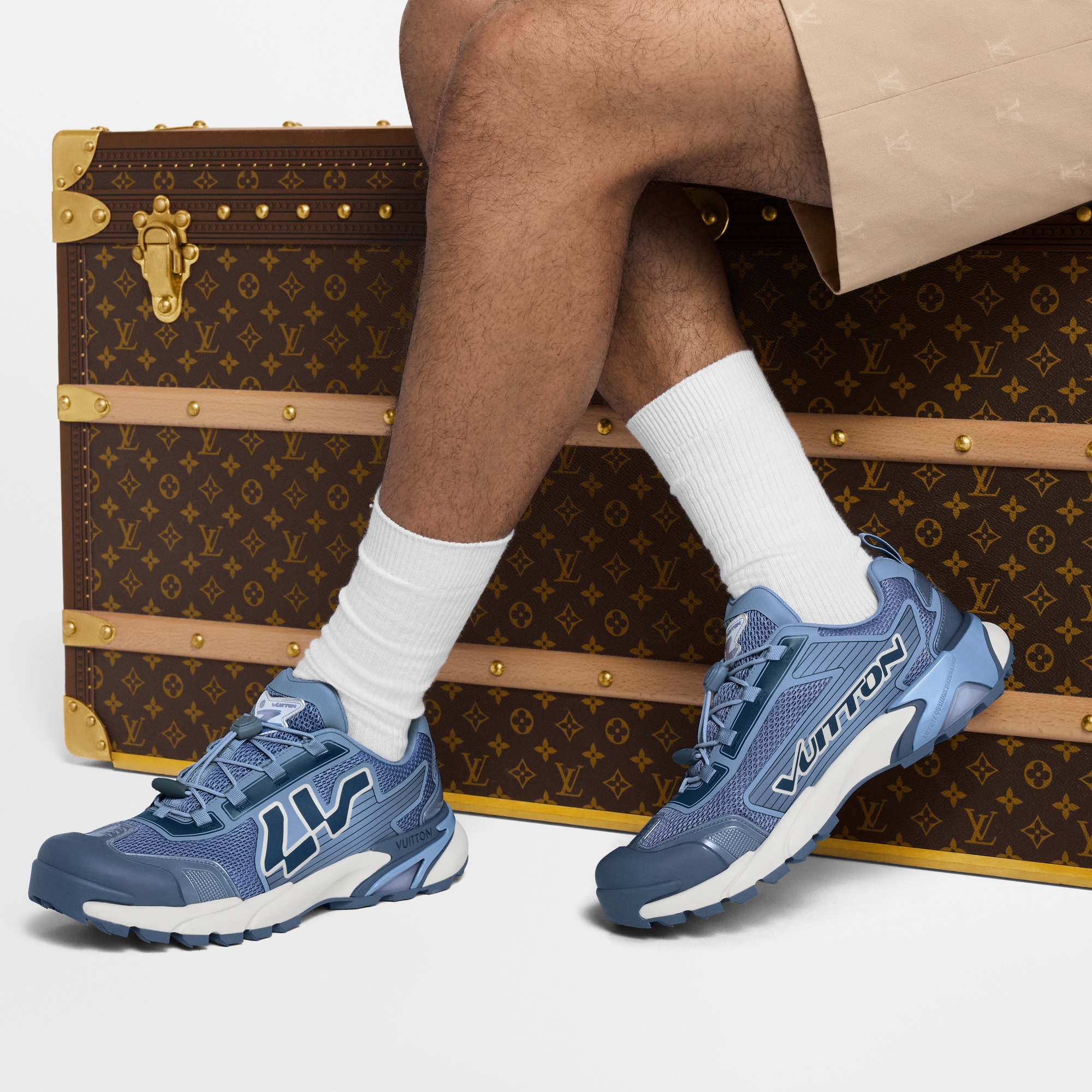 รองเท้าผ้าใบรุ่น LV Runner Tatic  in ผู้ชาย