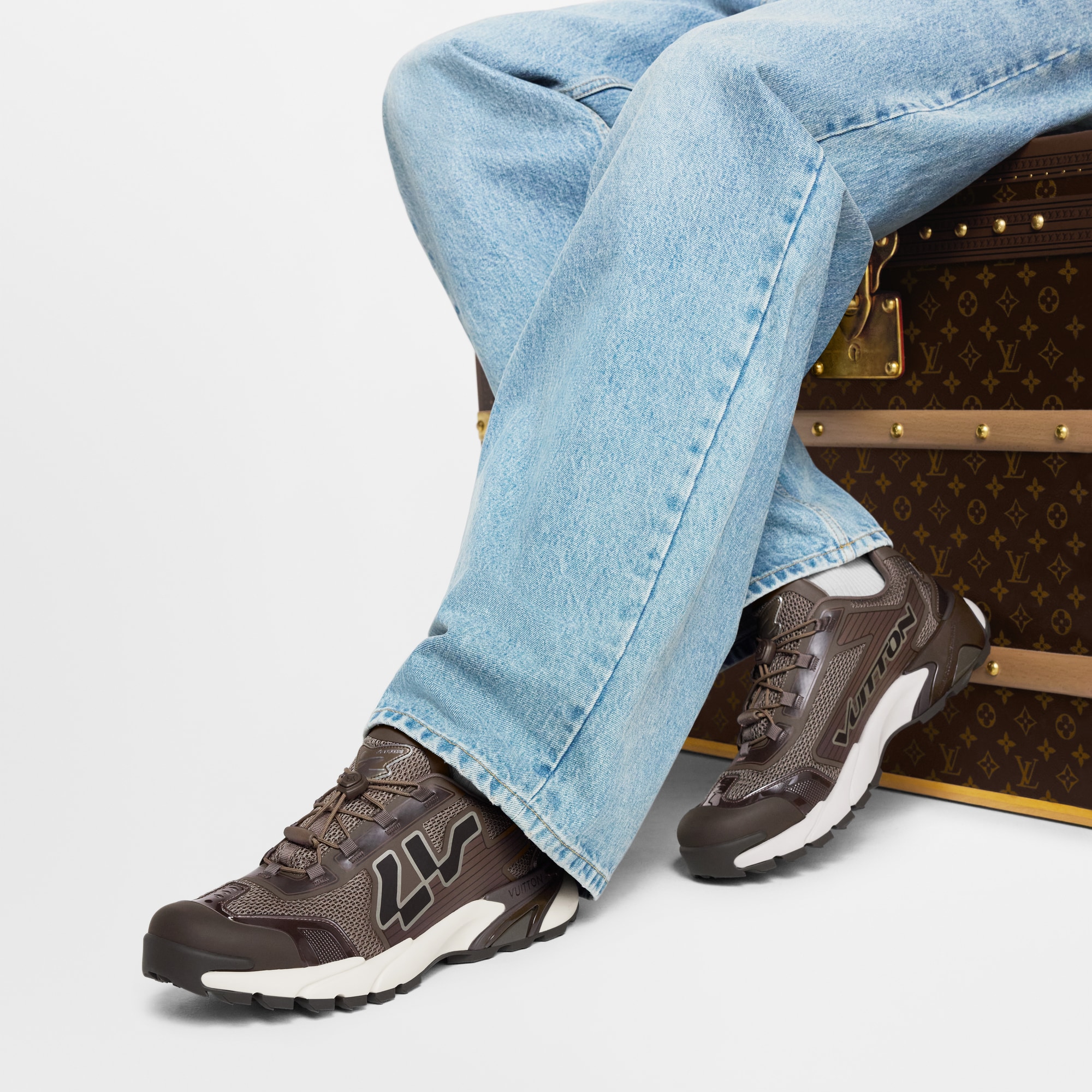 รองเท้าผ้าใบรุ่น LV Runner Tatic  in ผู้ชาย