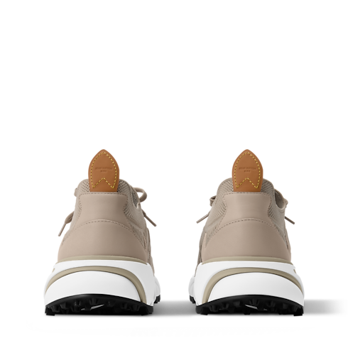 รองเท้าผ้าใบรุ่น LV Runner Tatic in ผู้ชาย's รองเท้า รองเท้าโลฟเฟอร์ และ มอคคาซินสำหรับผู้ชาย collections by Louis Vuitton (การย่อ/ขยายผลิตภัณฑ์)