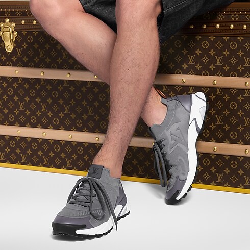 รองเท้าผ้าใบรุ่น LV Runner Tatic in ผู้ชาย's รองเท้า รองเท้าผ้าใบสำหรับผู้ชาย collections by Louis Vuitton (การย่อ/ขยายผลิตภัณฑ์)