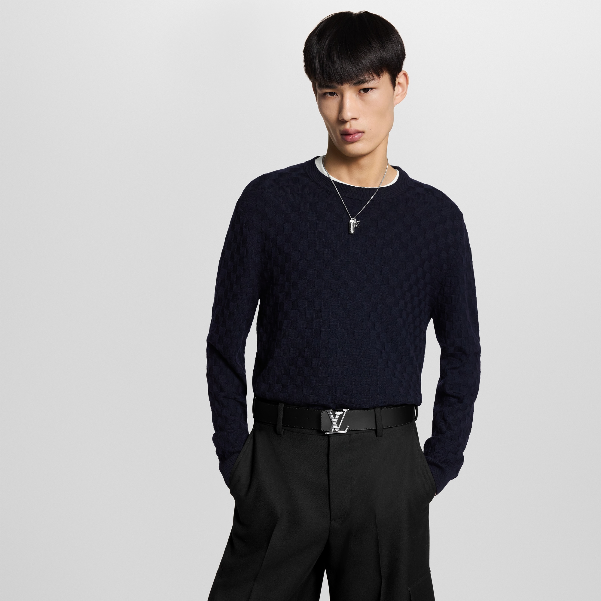 เข็มขัดรุ่น LV Shadow ขนาด 40 มม. ใส่ได้ทั้งสองด้าน  in ผู้ชาย