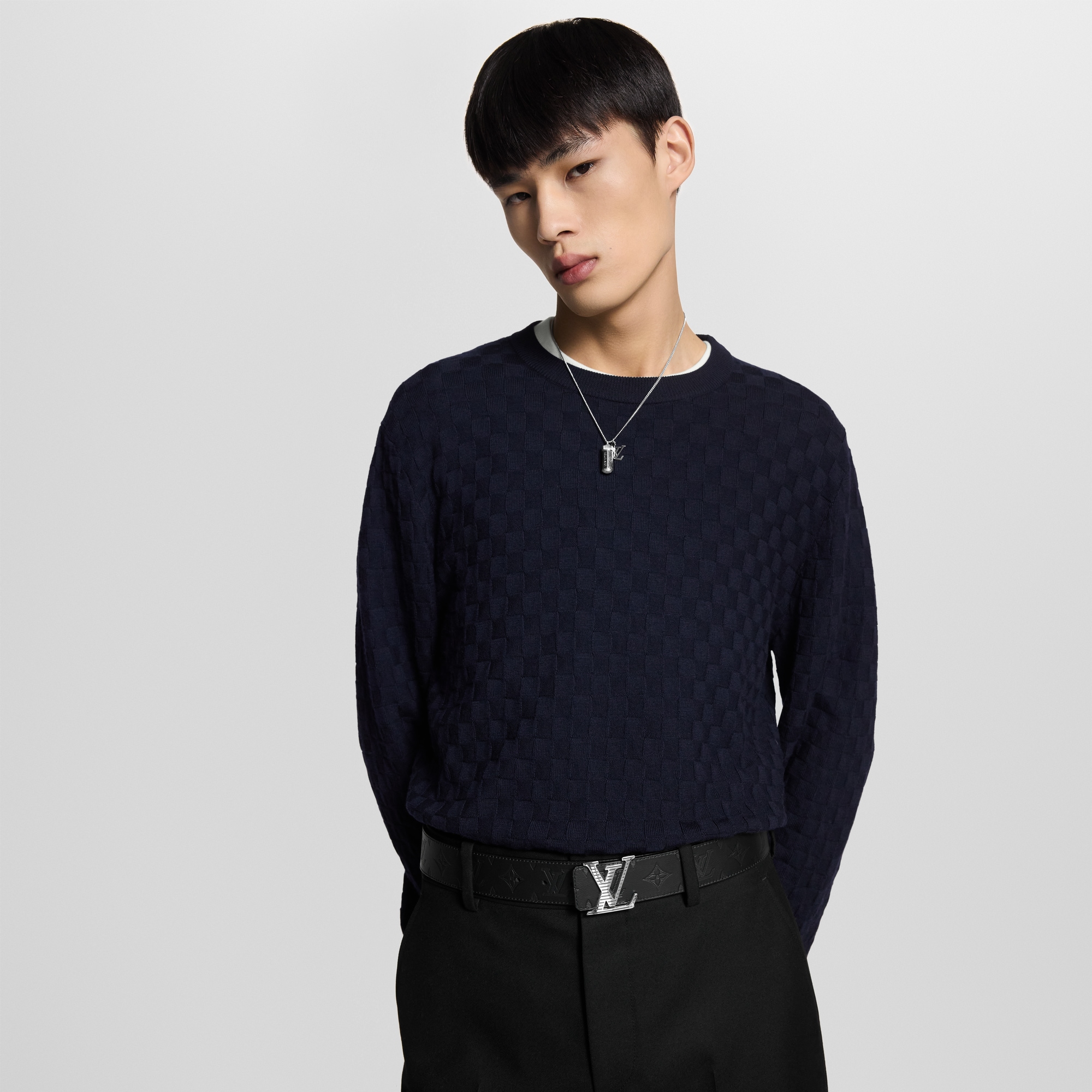 เข็มขัดรุ่น LV Shadow ขนาด 40 มม. ใส่ได้ทั้งสองด้าน  in ผู้ชาย