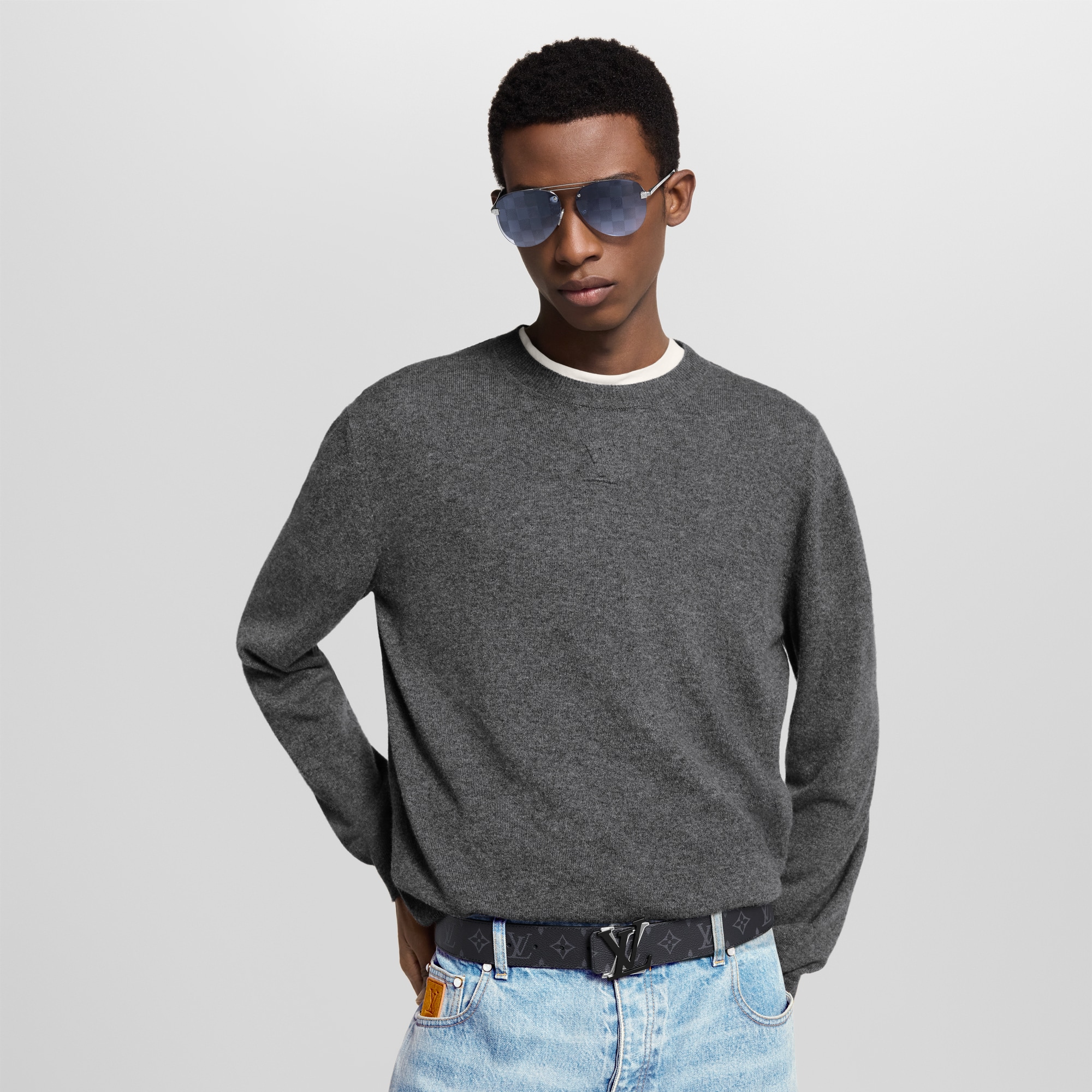 เข็มขัดรุ่น LV Shake ขนาด 40 มม. ใส่ได้ทั้งสองด้าน Monogram Eclipse in ผู้ชาย