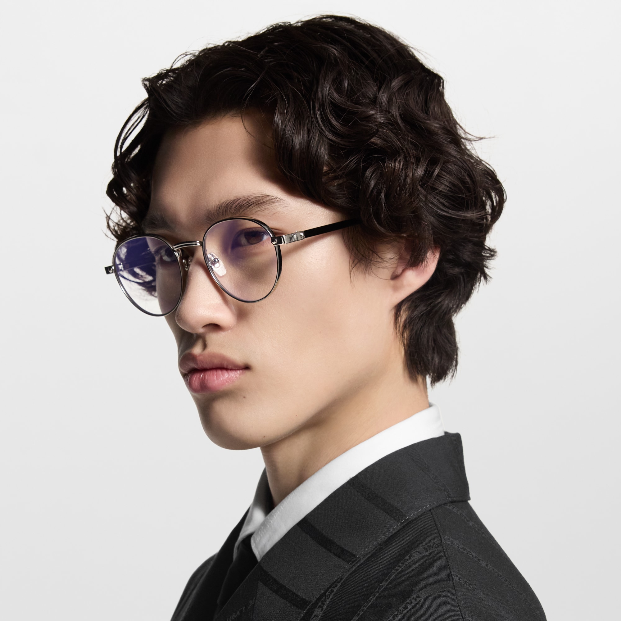 แว่นตากรองแสงสีฟ้าทรงกลมรุ่น LV Signature . in ผู้ชาย