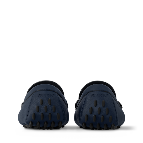 รองเท้ามอคคาซินรุ่น LV Silverstone in ผู้ชาย's รองเท้า รองเท้าโลฟเฟอร์ และ มอคคาซินสำหรับผู้ชาย collections by Louis Vuitton (การย่อ/ขยายผลิตภัณฑ์)
