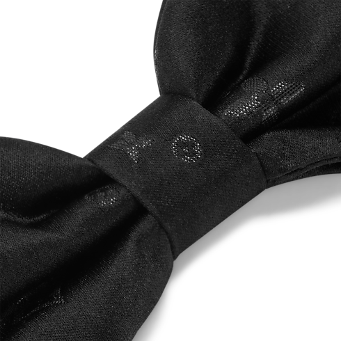 โบว์หูกระต่ายรุ่น LV Starry Night . in ผู้ชาย's แอคเซสเซอรี่ เนคไทและผ้าเช็ดหน้าสำหรับผู้ชาย collections by Louis Vuitton (การย่อ/ขยายผลิตภัณฑ์)