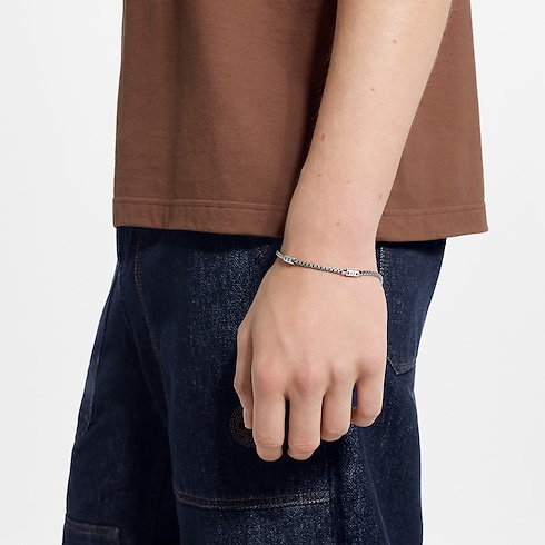 สร้อยข้อมือสายโซ่ LV Tailor Small . in ผู้ชาย's แฟชั่นจิวเวลรี่ กำไลและสร้อยข้อมือ collections by Louis Vuitton (การย่อ/ขยายผลิตภัณฑ์)