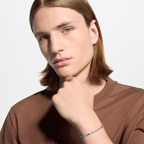 สร้อยข้อมือสายโซ่ LV Tailor Small . in ผู้ชาย's แฟชั่นจิวเวลรี่ กำไลและสร้อยข้อมือ collections by Louis Vuitton (การย่อ/ขยายผลิตภัณฑ์)