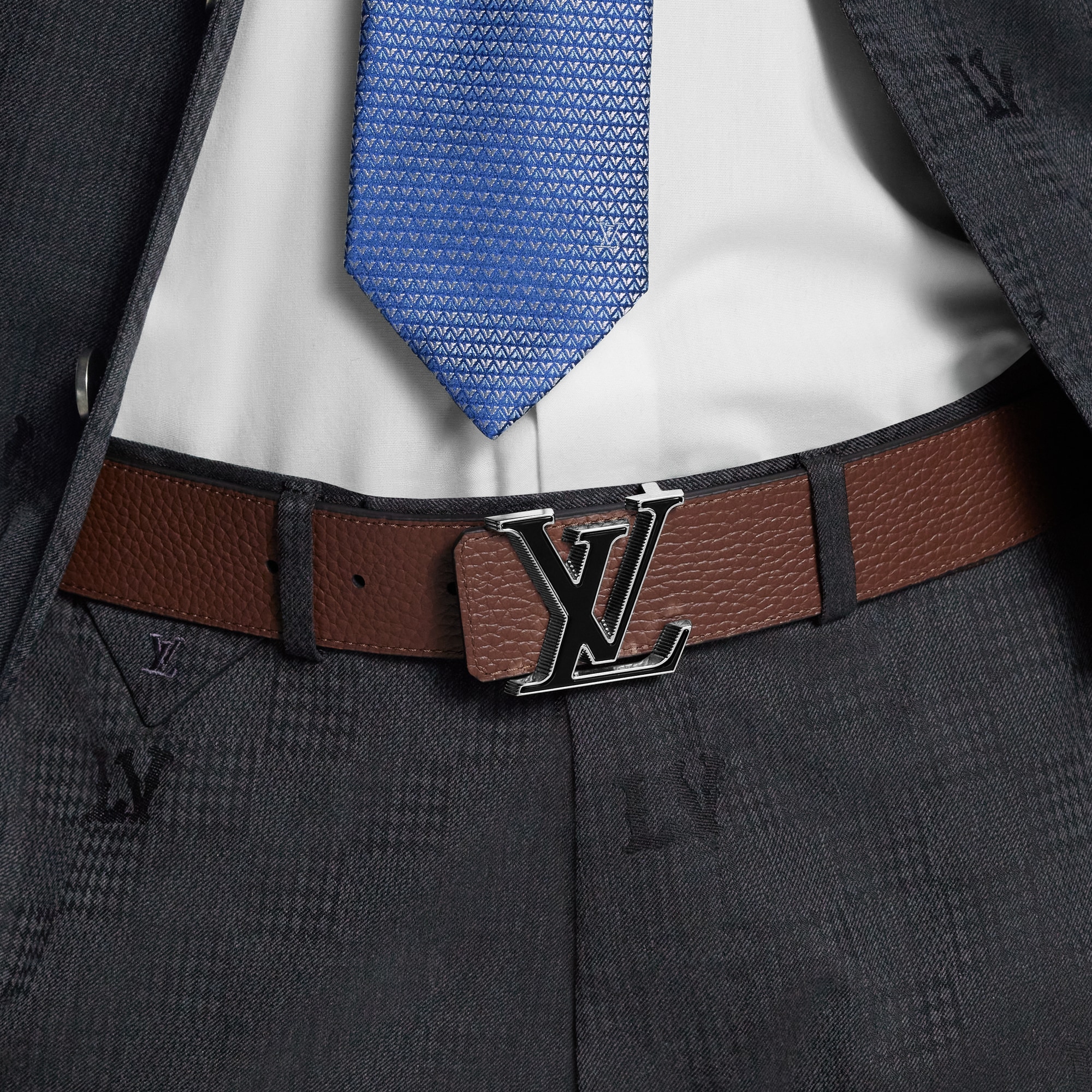 เข็มขัดรุ่น LV Tilt ขนาด 40 มม. ใส่ได้ทั้งสองด้าน หนัง Taurillon in ผู้ชาย