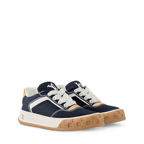 รองเท้าผ้าใบรุ่น LV Tilted in ผู้ชาย's รองเท้า รองเท้าผ้าใบสำหรับผู้ชาย collections by Louis Vuitton (การย่อ/ขยายผลิตภัณฑ์)