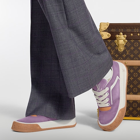 รองเท้าผ้าใบรุ่น LV Tilted in ผู้ชาย's รองเท้า รองเท้าผ้าใบสำหรับผู้ชาย collections by Louis Vuitton (การย่อ/ขยายผลิตภัณฑ์)