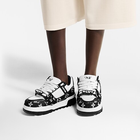 รองเท้าผ้าใบรุ่น LV Trainer Maxi in ผู้หญิง's รองเท้า รองเท้าผ้าใบสำหรับผู้หญิง collections by Louis Vuitton (การย่อ/ขยายผลิตภัณฑ์)